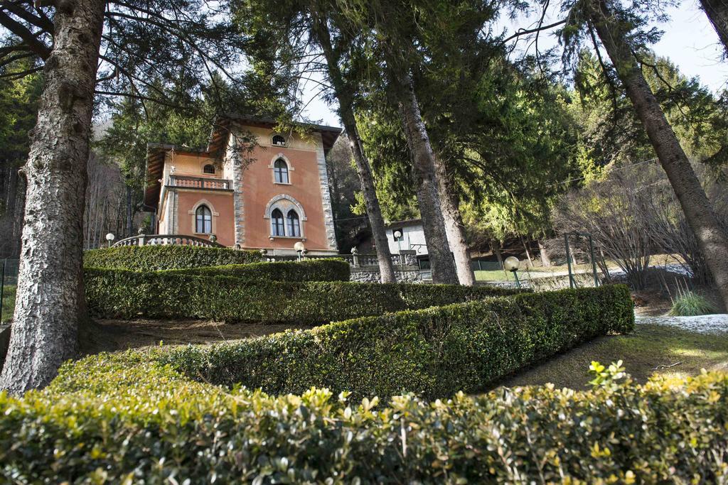 Villa Pinetina B&B Lasnigo Ruang foto